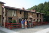 A už jsme na Colle Don Bosco. 1. den - prohlídka míst, kde Don Bosco trávil své dětství. Dům, ve kterém prožil své dětství. 